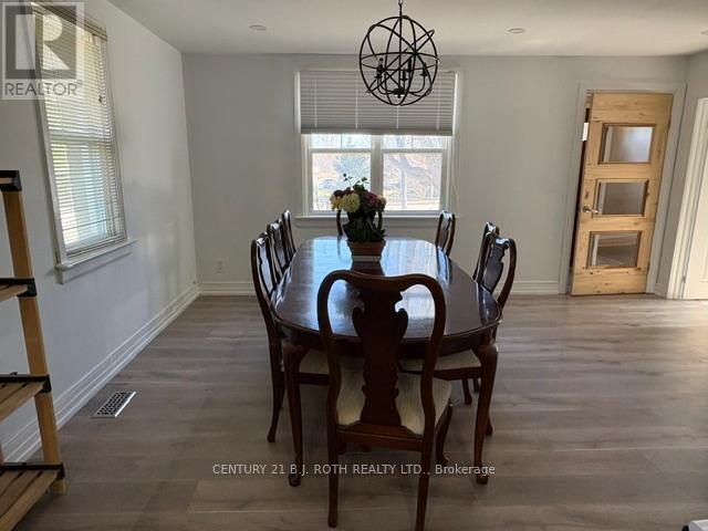 Photo - 2216 Victoria St