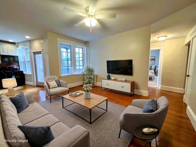 Building Photo - 71 Babcock St Unit Charming 1 Br