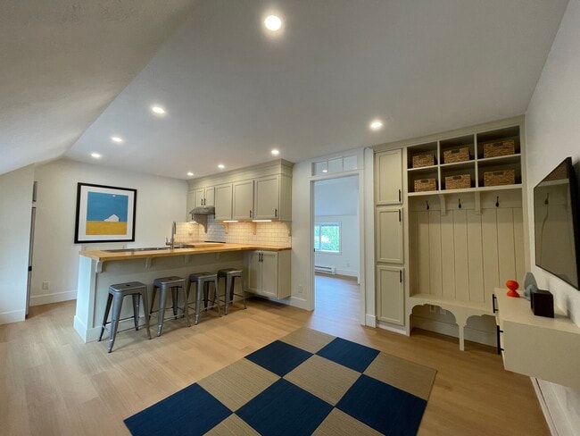 Photo - 103 W Main St Unidad 4