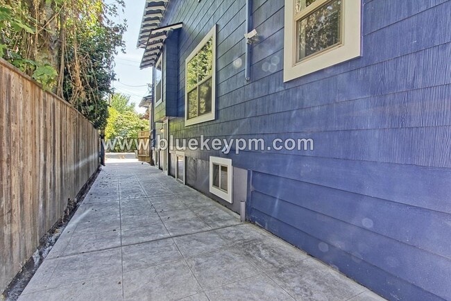 Photo - 2 Bed, 1 Bath Unit in Laurelhurst Plex