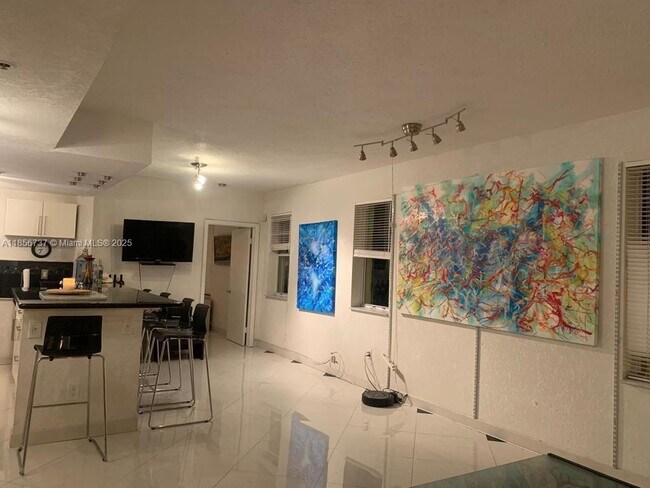 Photo - 802 Euclid Ave Unit 305