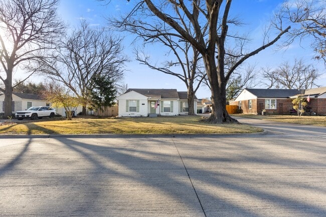 Building Photo - Updated Garland Home