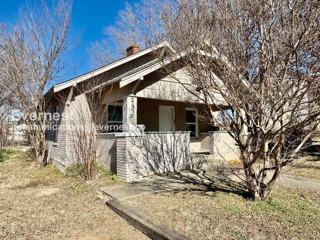 Photo - 2429 E 1st St