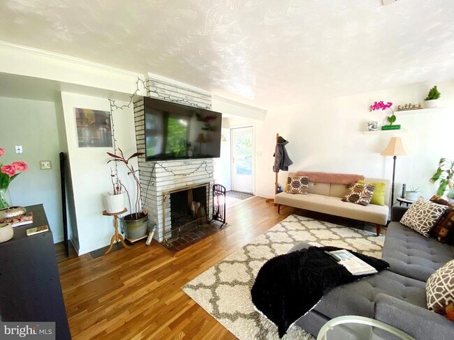 Photo - 5705 Denfield Rd