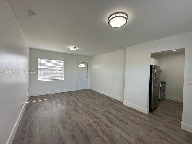 Building Photo - 5841 SW 36th Ct Unit 206