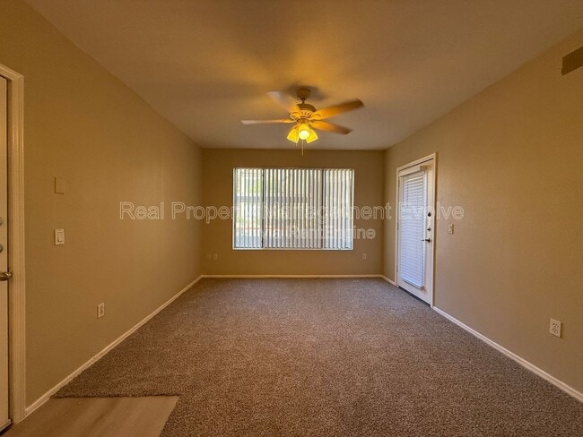 Photo - 4925 E Desert Cove Ave Unidad 125