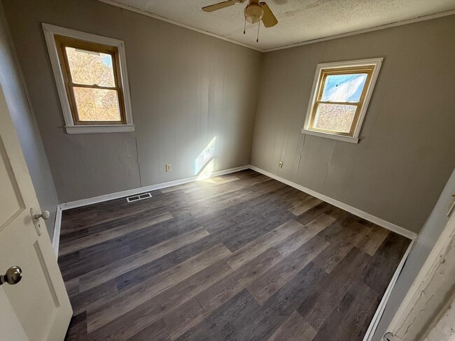 Photo - 2405 Fala St