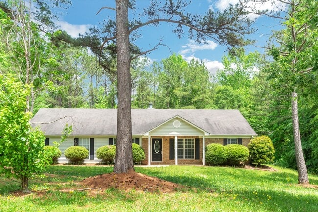 Charming Ranch-Style Home with Spacious Ya... - Charming Ranch-Style Home with Spacious Ya...