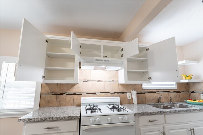 Photo - 307 N Live Oak St Unit 2