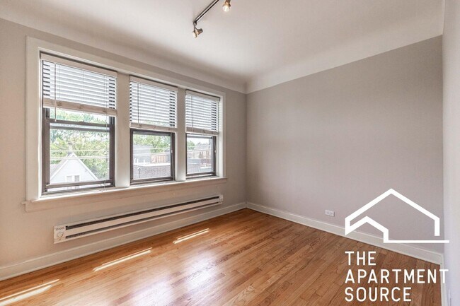 Photo - 2321 N Rockwell St Unit C3