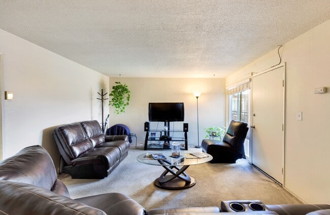 Photo - Del Amo Apts