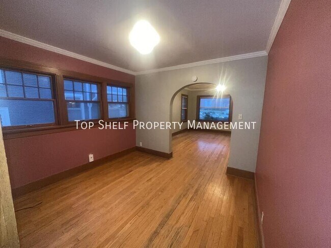 Photo - 1063 42nd St