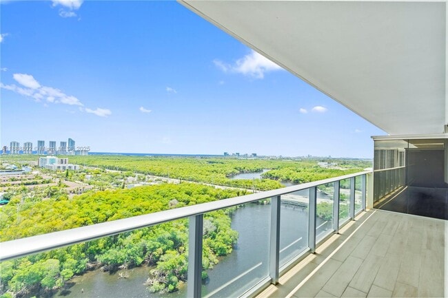 Building Photo - 16385 Biscayne Blvd Unit 1918