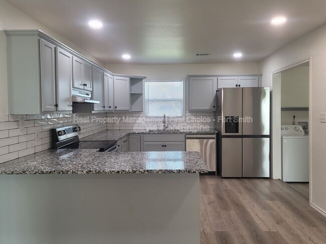 Photo - 407 Hemlock St