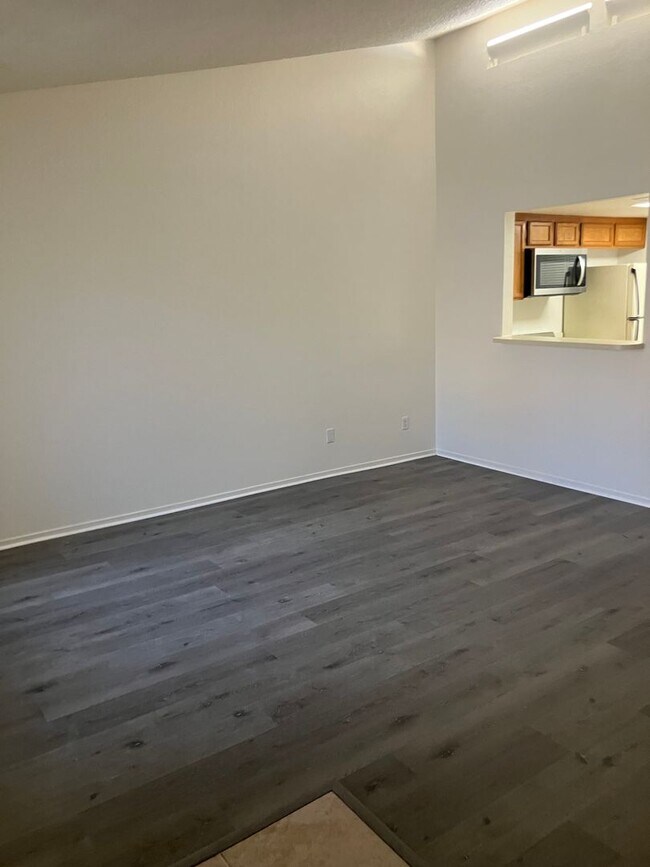 Photo - TOWN HOME FOR RENT WITH GARAGE.