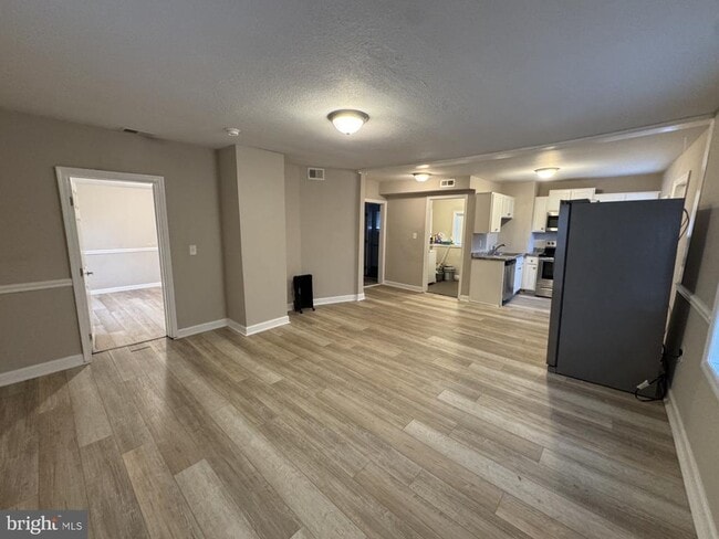 Photo - 3920 Main St