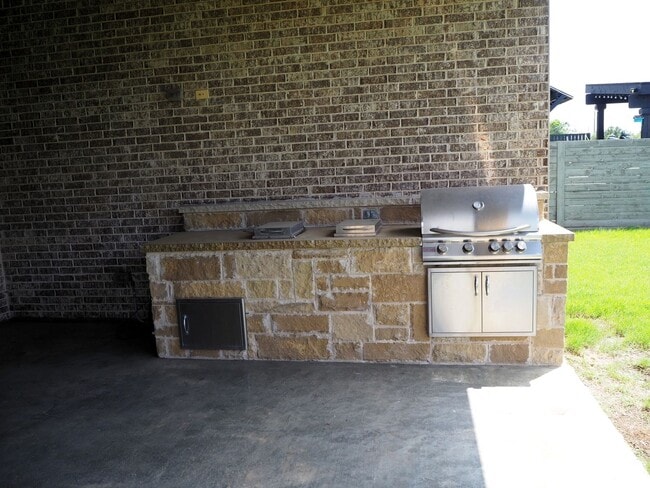 Photo - 909 Fenceline Dr