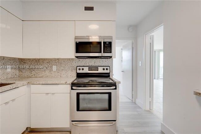 Photo - 5161 Collins Ave