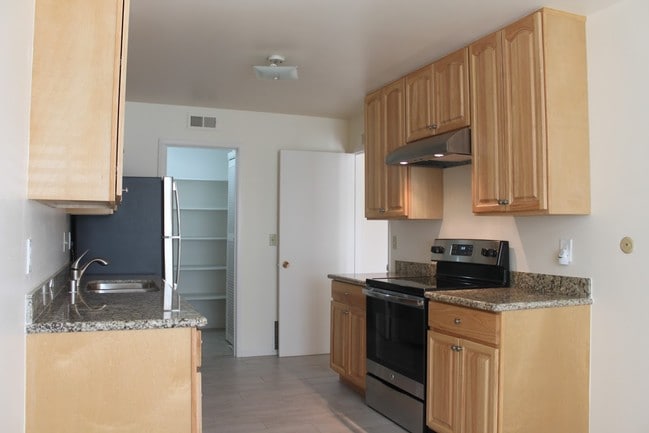 Photo - 977 Mangrove Ave Unidad D