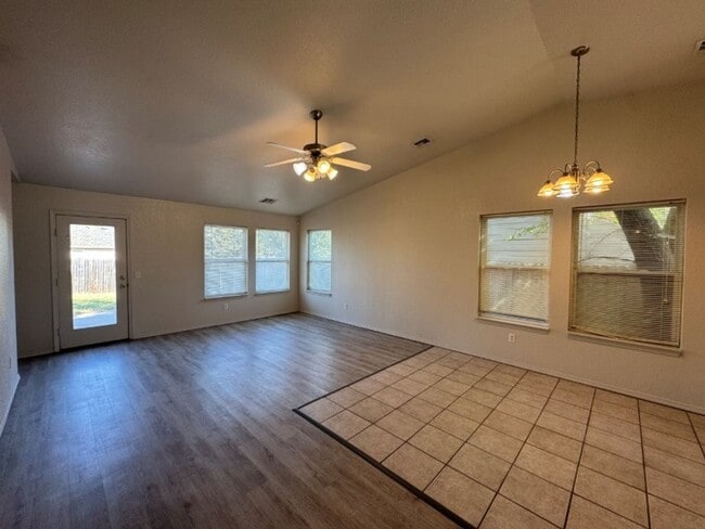 Photo - True 4 bed in Edmond, new carpet and paint!