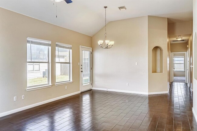 Photo - 2858 Southampton Way