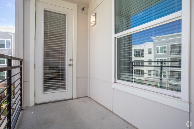 2BD/2BA - 1045SF Patio