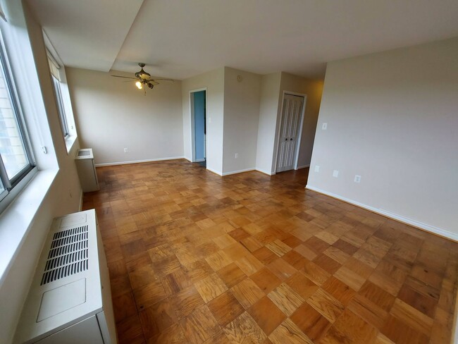 Photo - Lovely Studio Apt. in desirable location. ... Unit 1324