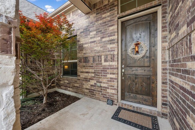 Photo - 725 Millcreek Ln