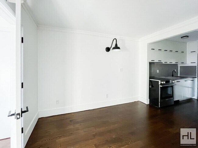 Photo - Carroll Gardens 2-Bed 1-Bath / In Unit W&D Unidad 2L