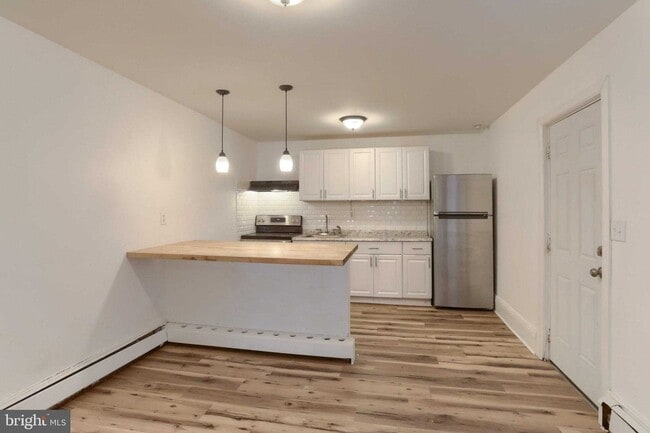 Photo - 825 Scull St