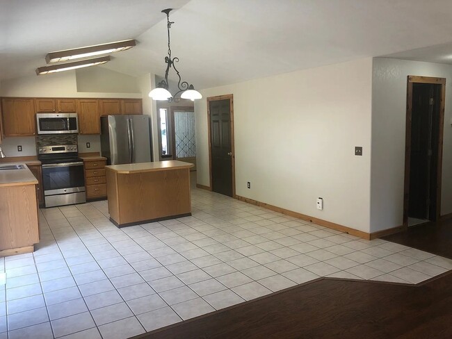 Photo - Spacious Single Level 3bd 2.75bath availab...