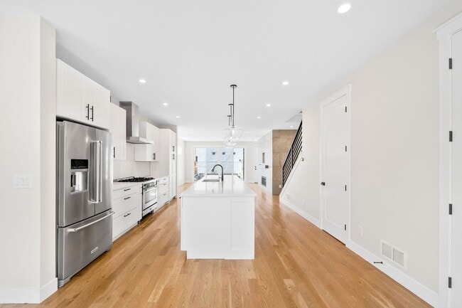 Photo - LUX 3BD, 2.5BA Half-Duplex Near Berkeley Lake