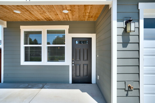 Photo - 604 F and S Grade Rd