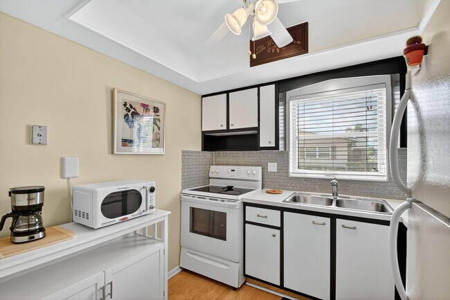 Photo - 2673 Barkley Dr E