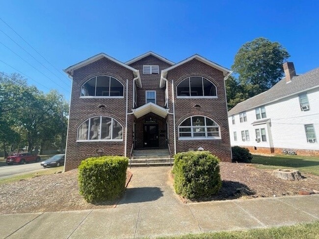 Building Photo - CHARMING 2 BEDROOM APT NEAR THE LOVELY MARYVILLE COLLEGE CAMPUS!!