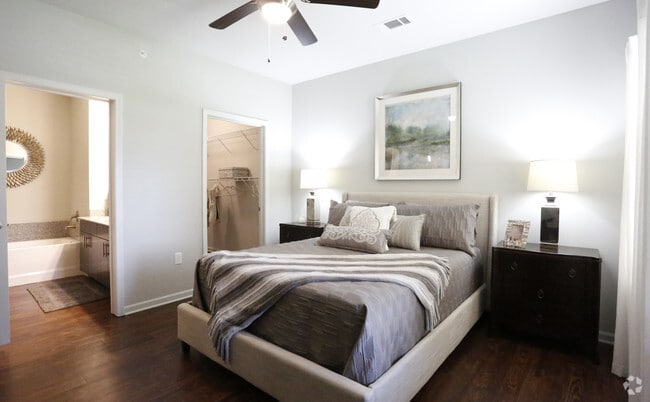2BR/2BA -1141SF
