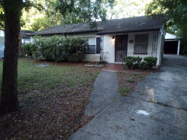 Photo - 2112 Allandale Cir W