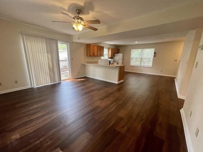 Photo - 230 E 20th St