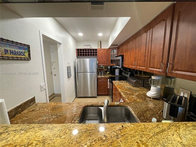 Building Photo - 3505 S Ocean Dr Unit 105