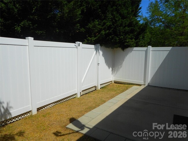 Photo - 418 Windsor Gate Dr
