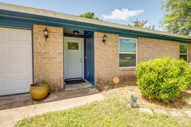 3000 Longleaf Dr