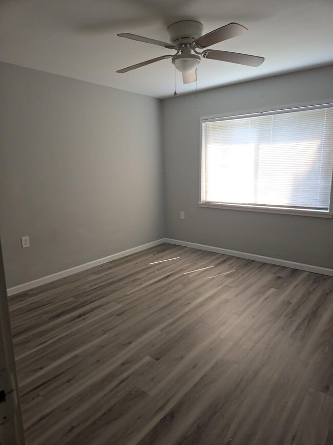 Bedroom 2 - 2915 Bayview Blvd Unit 2 Second Floor Floor