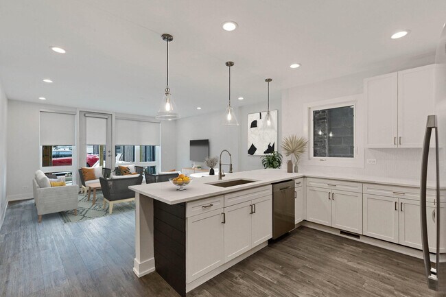 Photo - Lawrence 2607 W