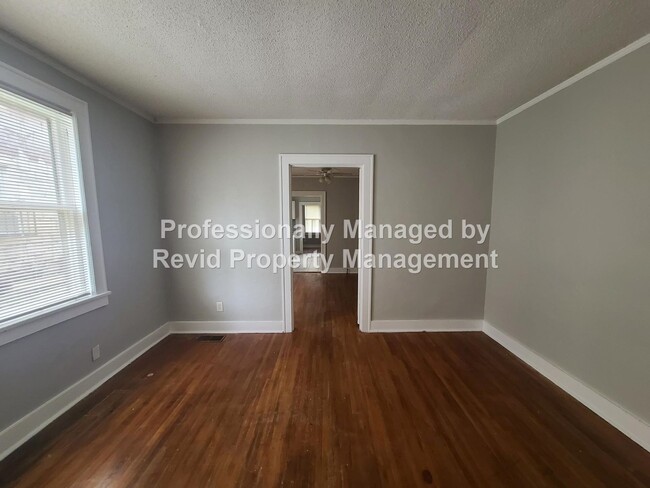 Photo - Large upstairs apartment in Midtown! Unit 800 #3