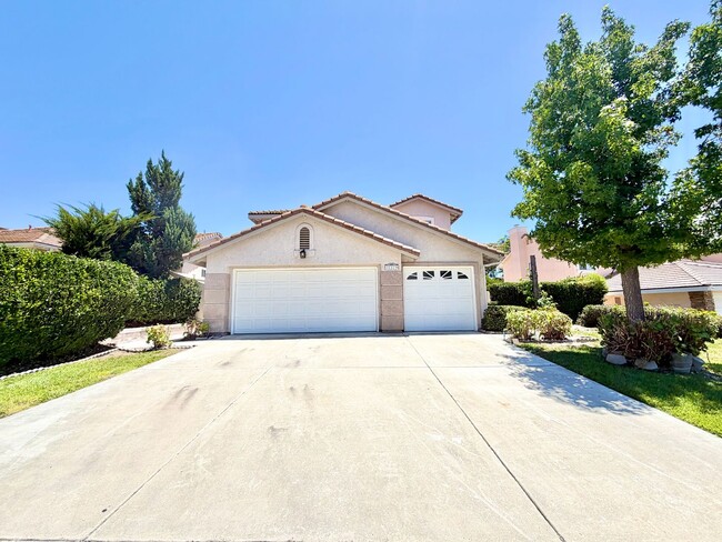 Spacious 5 Bedroom Home with 3 Car Garage & Primary Suite Balcony - Spacious 5 Bedroom Home with 3 Car Garage & Primary Suite Balcony