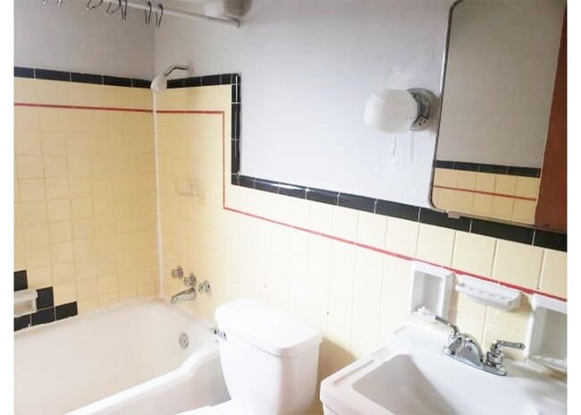 Photo - 950 Ludlow Ave Unit 950-02