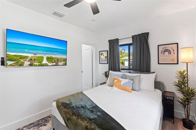 Photo - 719 NE 36th St