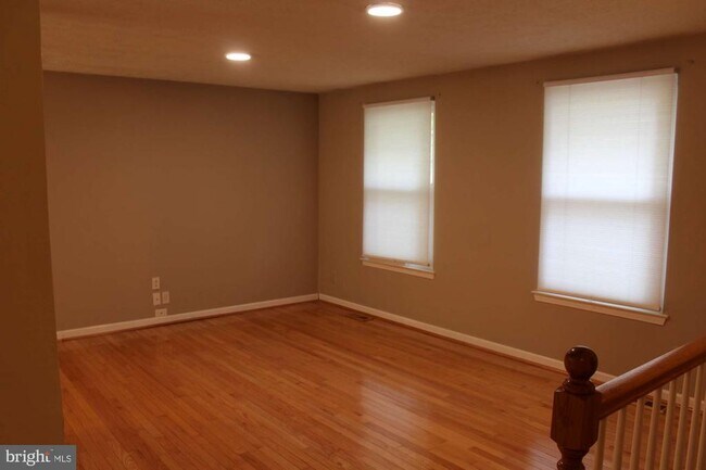 Photo - 7 Georgian Ct