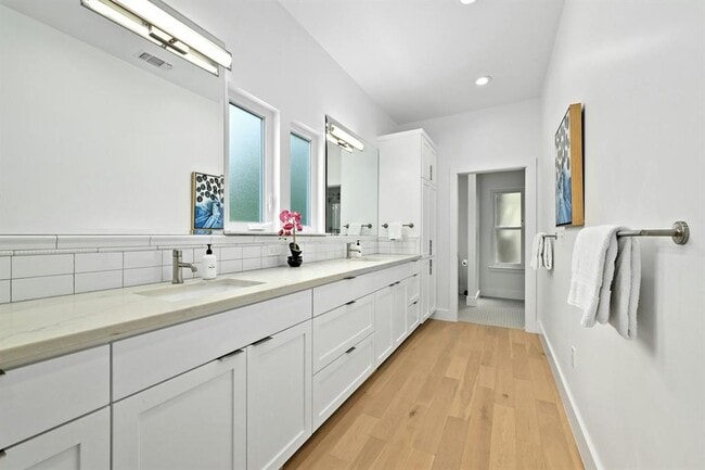 Photo - 2004 Winsted Ln