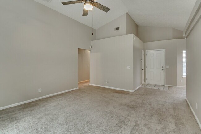 Photo - Great looking home in Richmond Hill